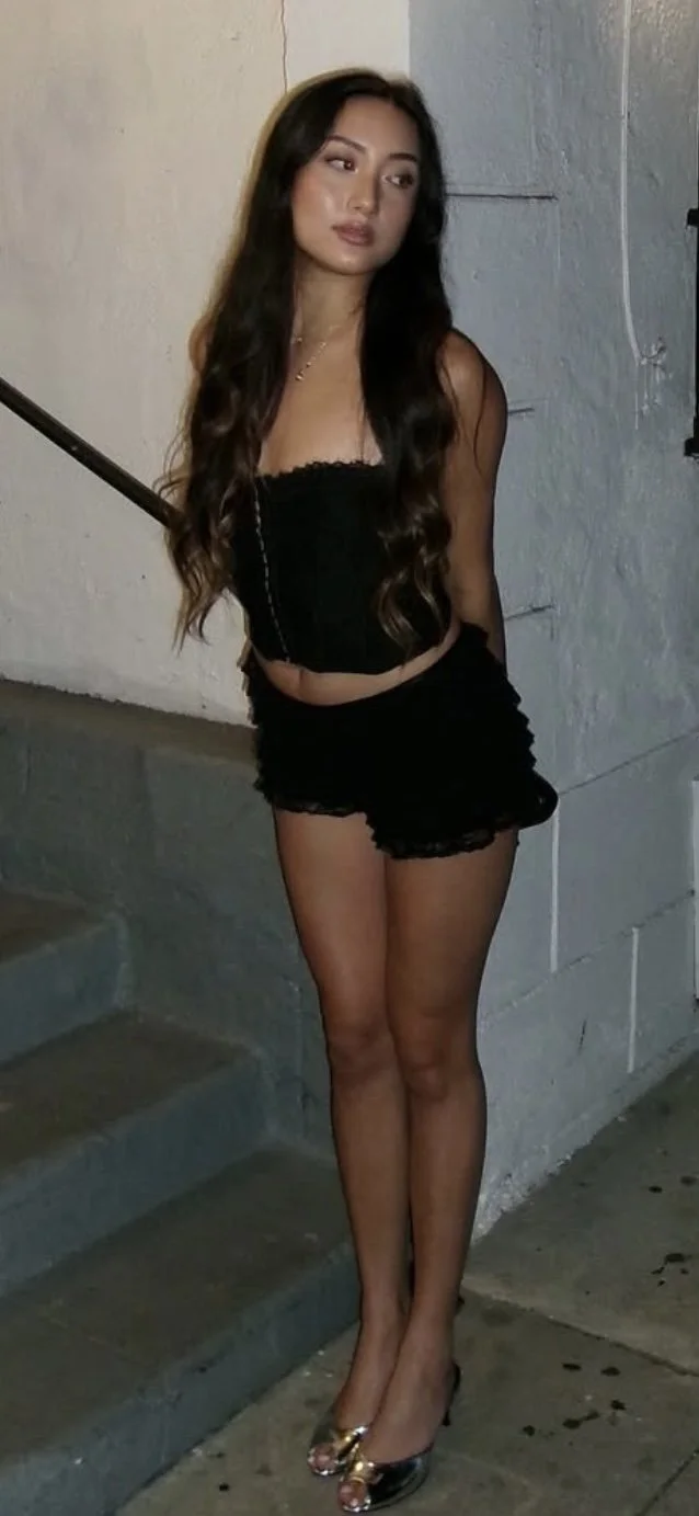 Sexy 25yo asian webslut Evelyn image 3