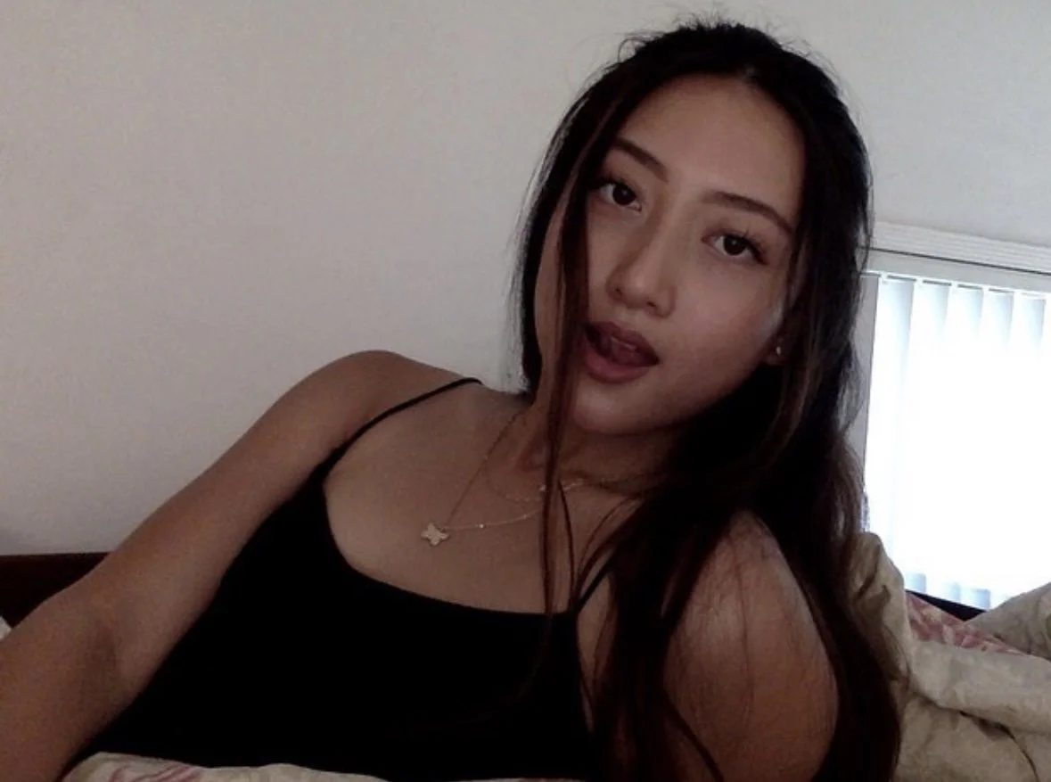 Sexy 25yo asian webslut Evelyn image 8