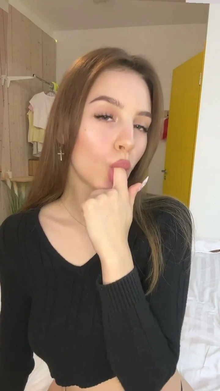🔞 big ass hot slut grinding shaved pussy nude 🍑💦 OF image 5