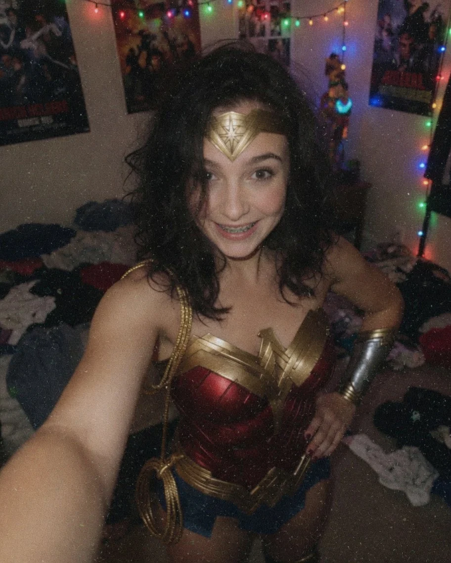 Gal Gadot Look-A-Like (WonderWoman Cosplay) main image