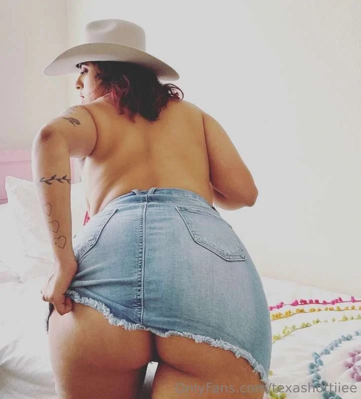 TX hottiiee image 2