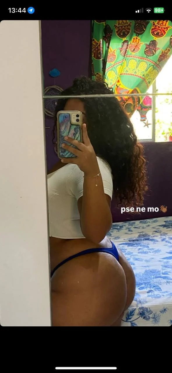 Cachorra safada com um rabão gostoso e vazada image 5