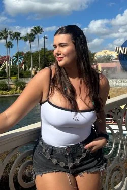 Amiga gostosa que seguidor mandou vazar main image