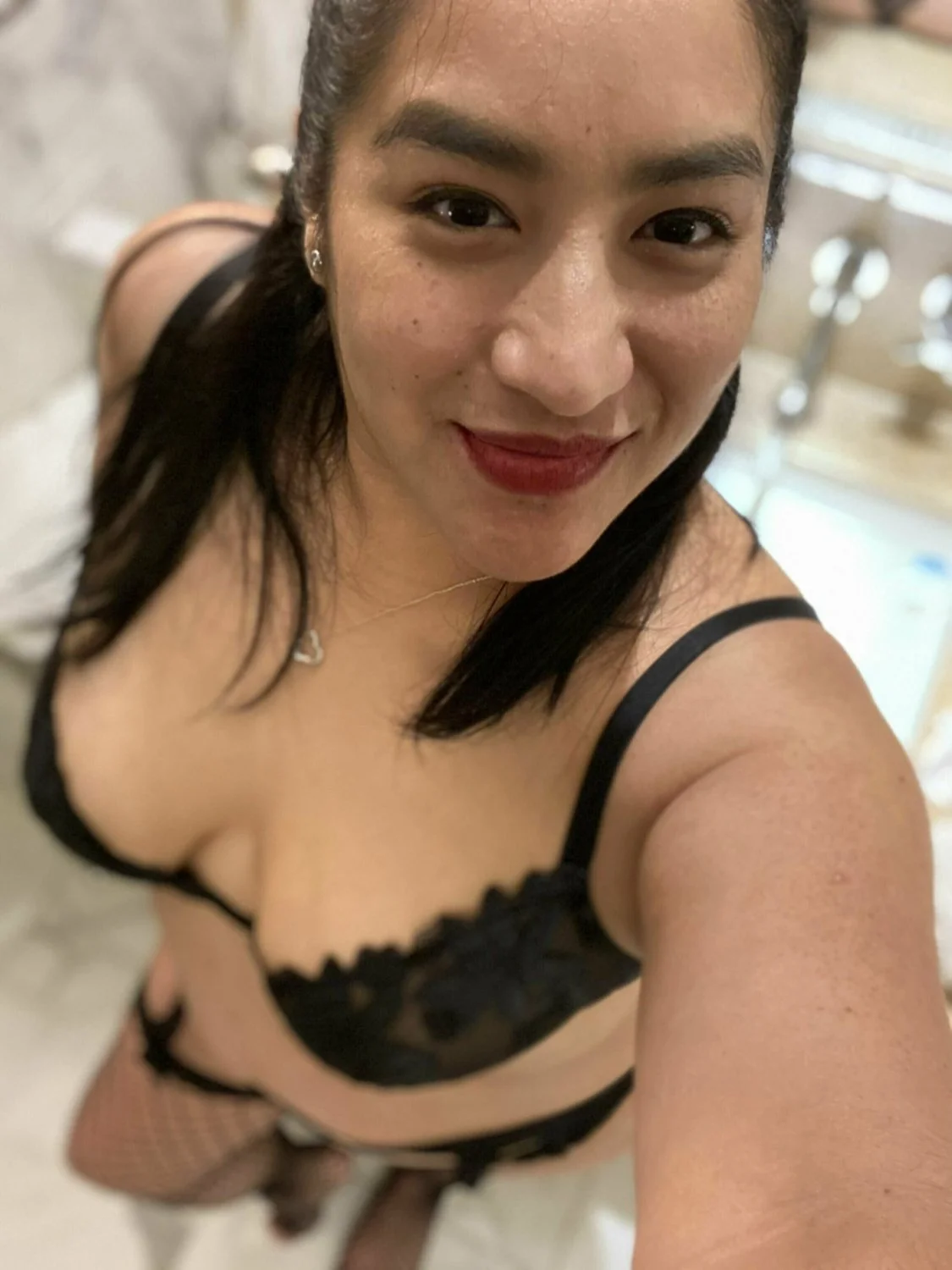 Sexy Gina image 2