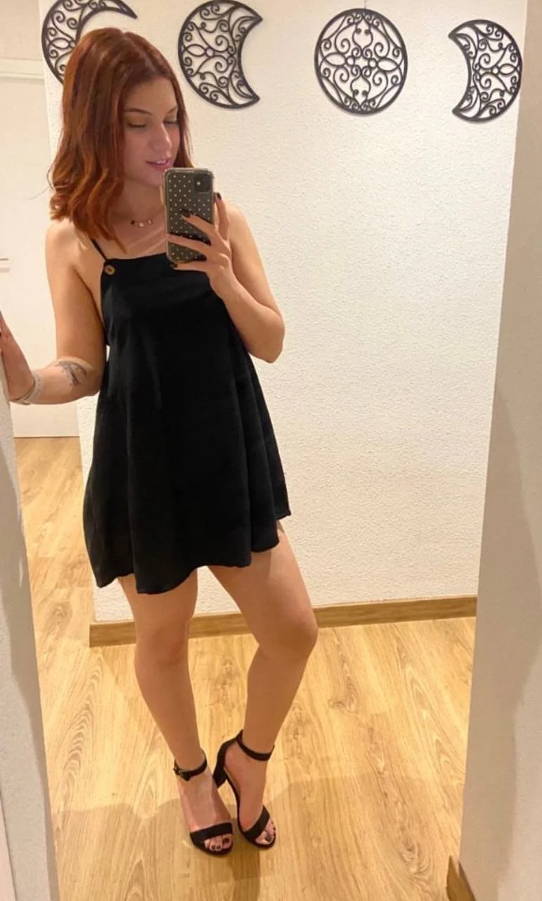Miren esta putita masturbense y haganle tribut a la zorrita image 3