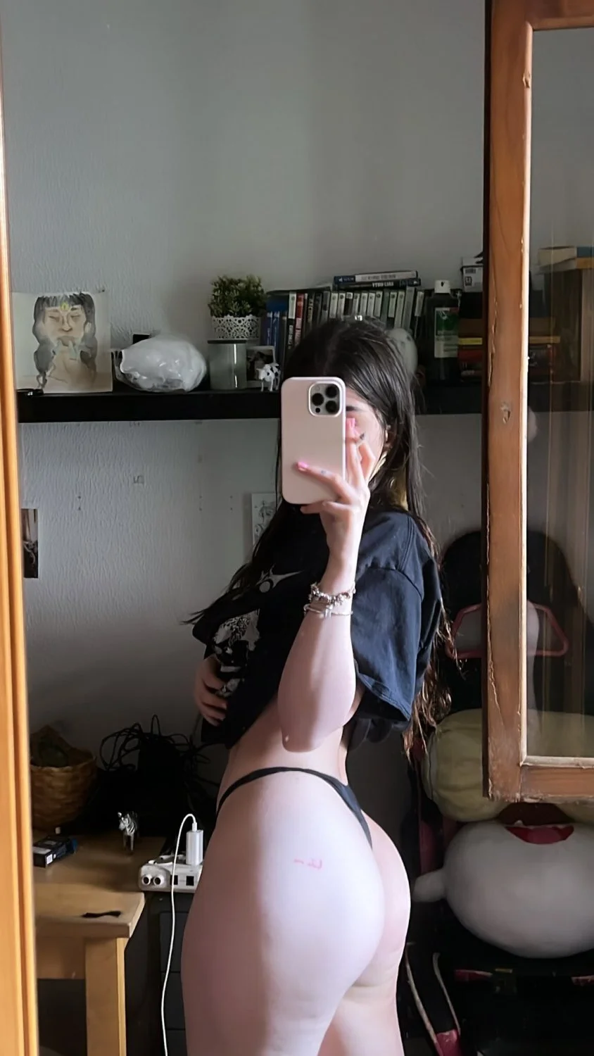 🍑📱 Booty Selfie image 36