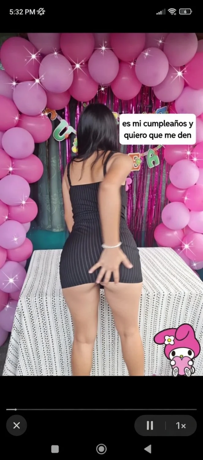La cumpleañera quiere leche, muy adentro de ella. image 2