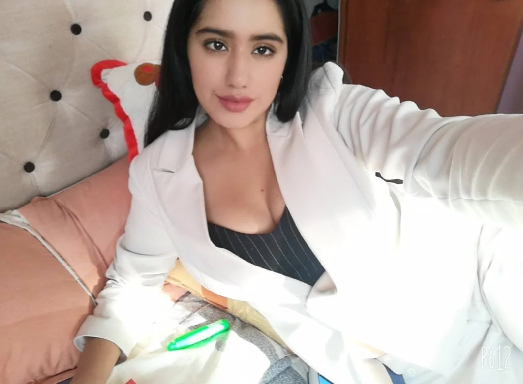 Rica zorrita con enorme culo apirte de su ex main image