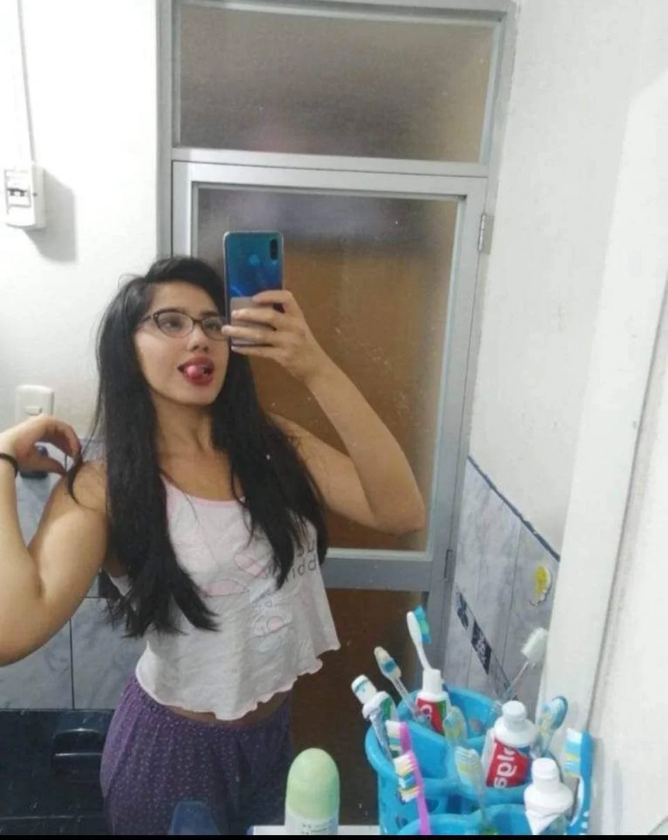 Rica zorrita con enorme culo apirte de su ex image 3