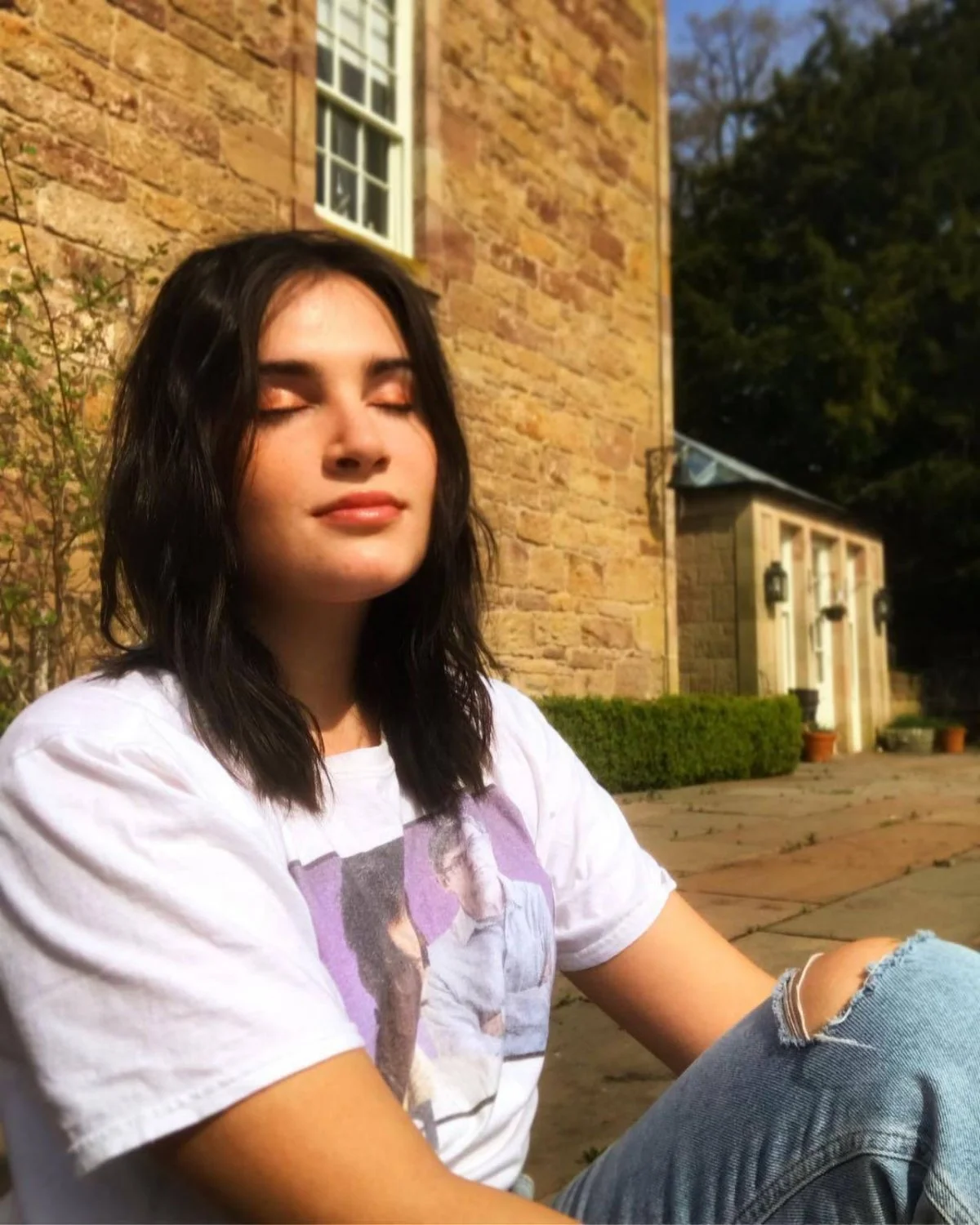 Scottish slut Eleanor lost in IRL game image 4