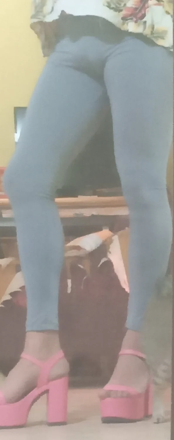 Tengo la adicción de ponerme ropa de mujer, verme al espejo, pajearme el culo... image 7