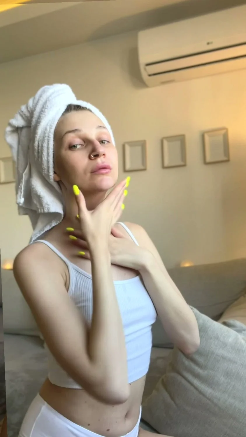 🔞 Sexy petite body dripping moaning naked wet pussy 🍑💦 OF now image 4
