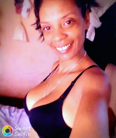 HOLA MIS AMORES BESITOS SU PUTA LA MAS CALIENTE DE LA HABANA KENY cover image