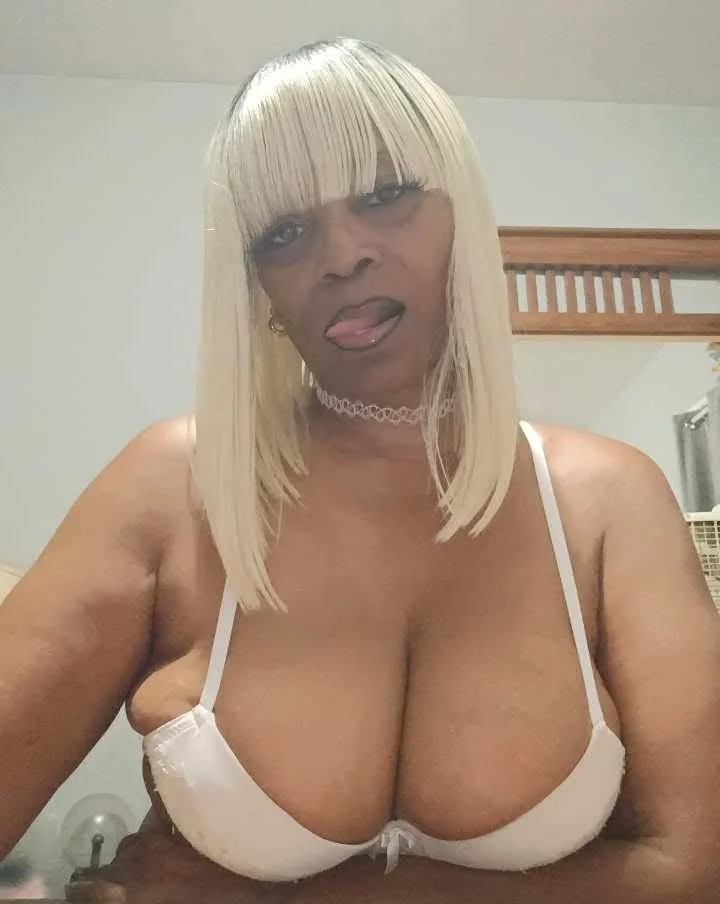 CARMELA JOHANSON SEXY image 3