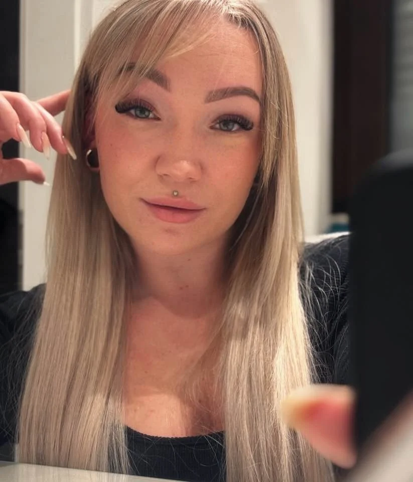 Sexy German KIK slut loves giving head image 4