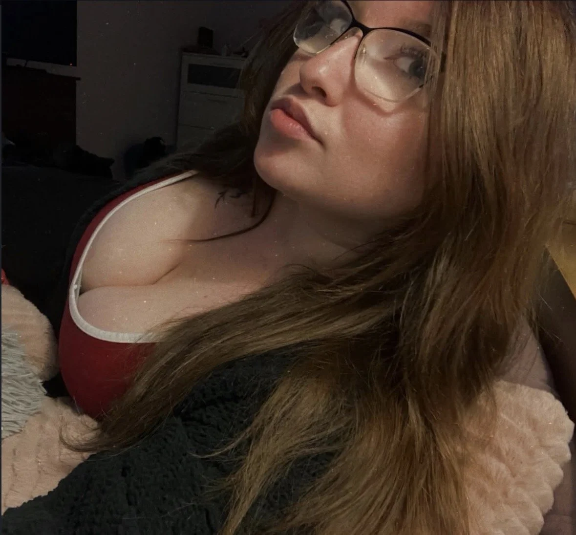 5 foot tall busty babe Hailey image 2