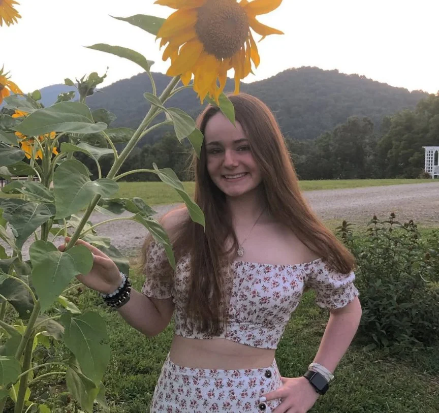 Rachel 18 image 2