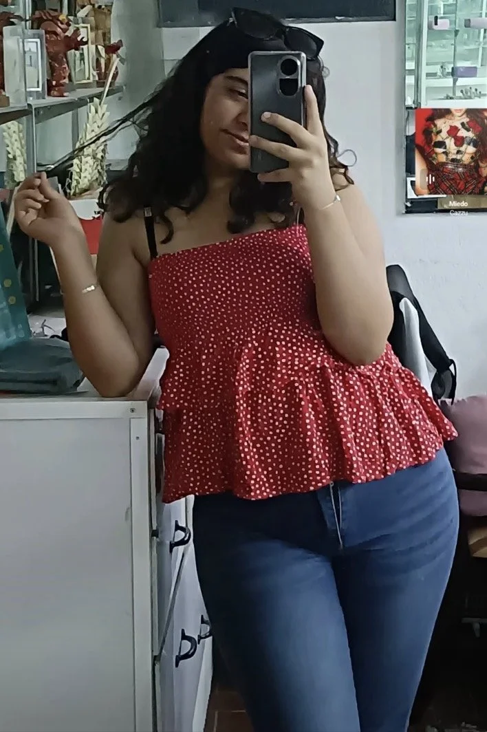 Cornudito nos regala a su novia, Ari image 10