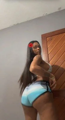 Preta rabuda rebolando de shortinho - Live Instagram main image