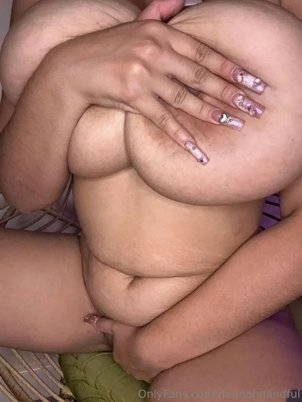 Hannah Handful image 39