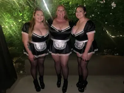 Let’s see how fast mommy and her 2 piggies can get comments likes and shares. These white trash pigs cover image