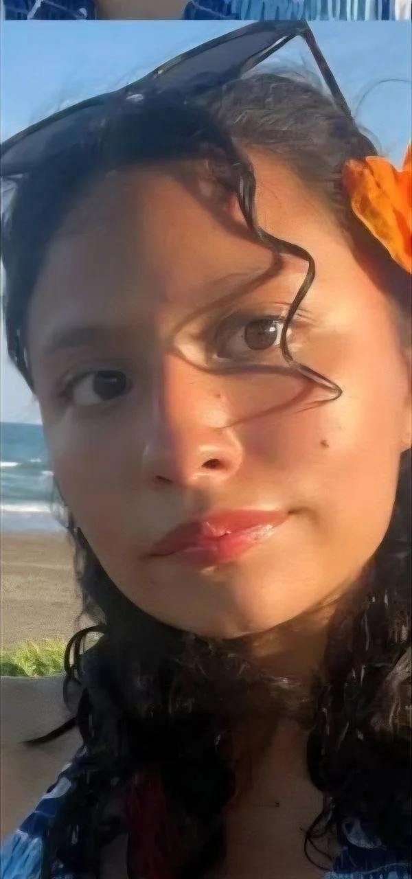 Puta Julieta le ha de apestar mucho su vagina. Quiero ser su cornudo y olersela hasta hacerme adicto image 11