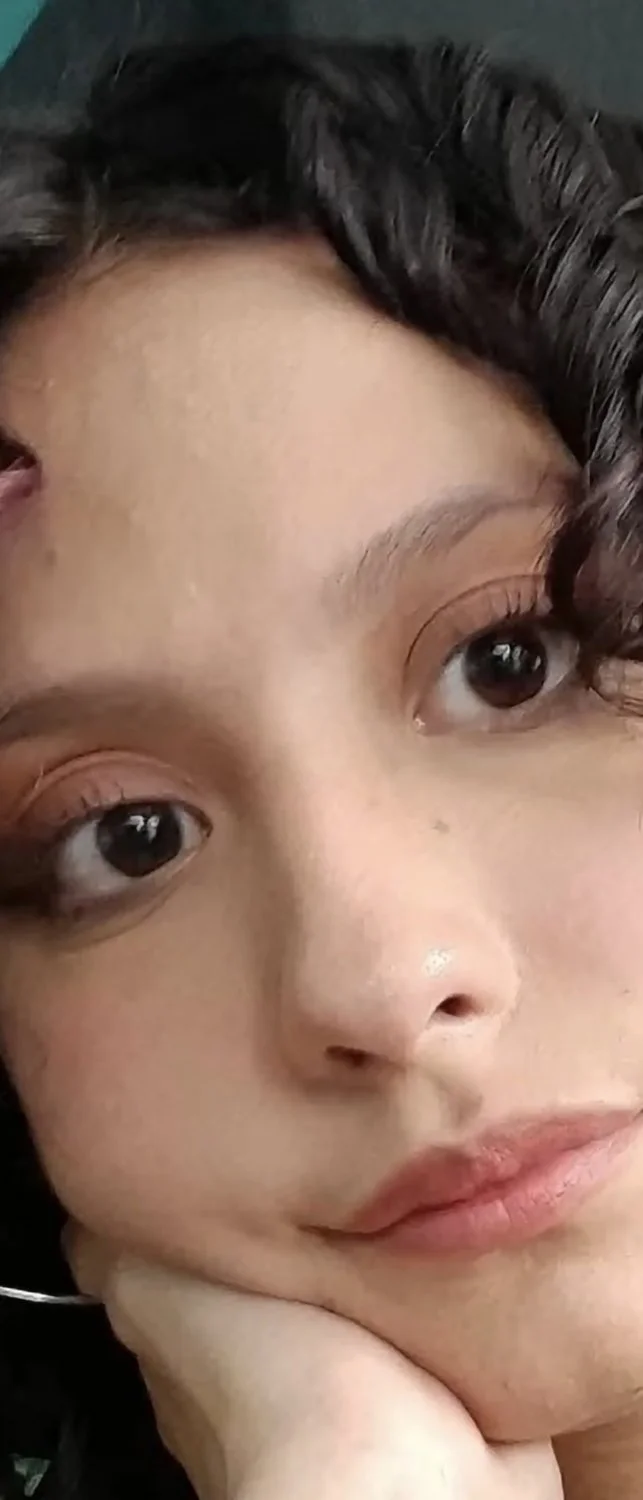 Puta Julieta le ha de apestar mucho su vagina. Quiero ser su cornudo y olersela hasta hacerme adicto image 15