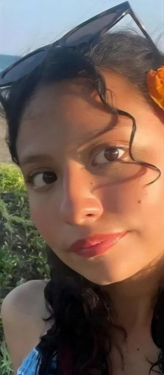 Puta Julieta le ha de apestar mucho su vagina. Quiero ser su cornudo y olersela hasta hacerme adicto image 16