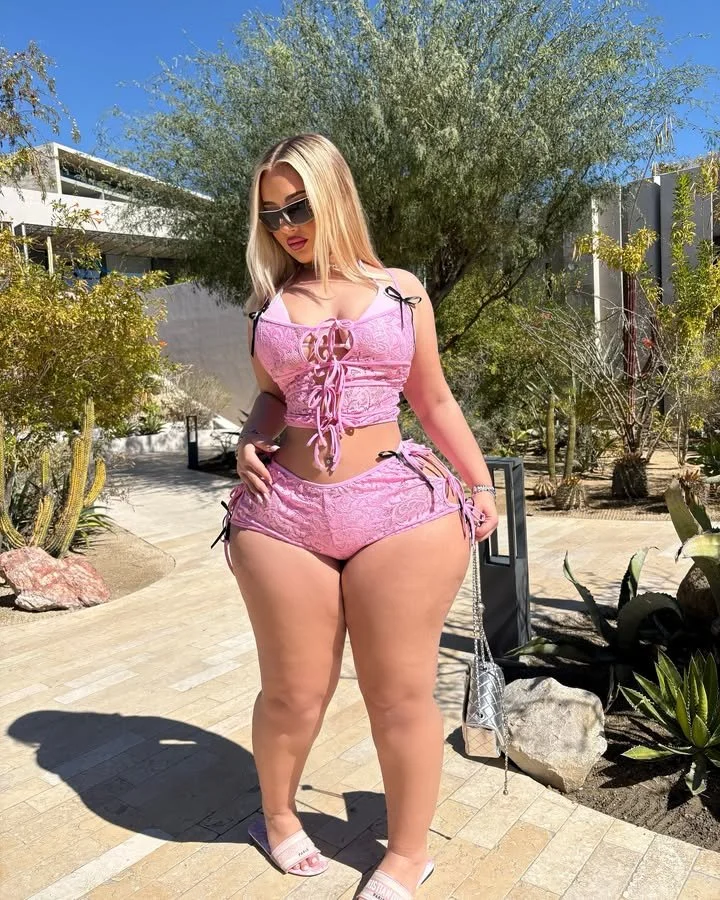 Thought i.found Tiffany Stratton for a sec but still 😍😍😍 image 4