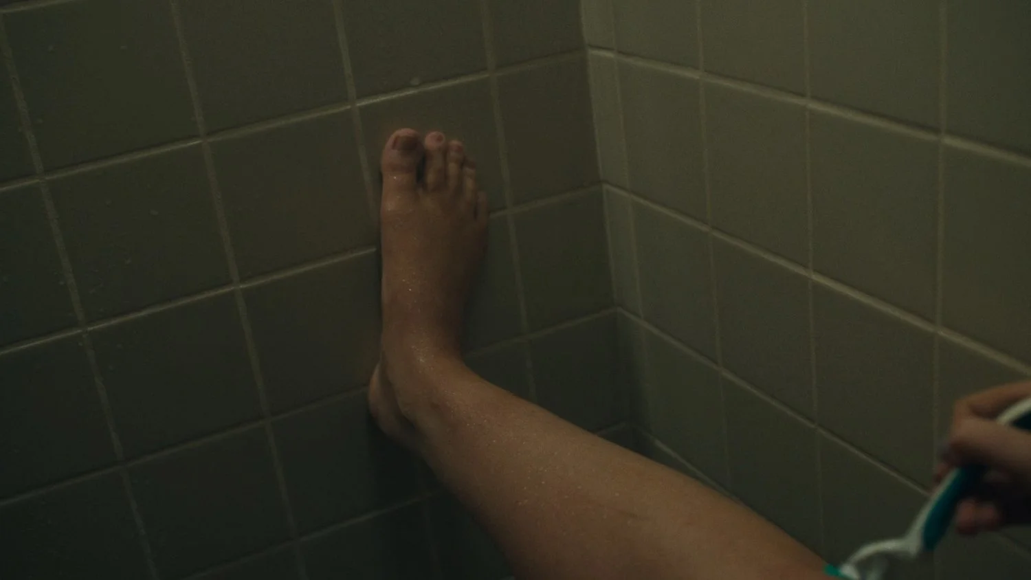Elle-Fanning-Feet-4387582 (3) image 13