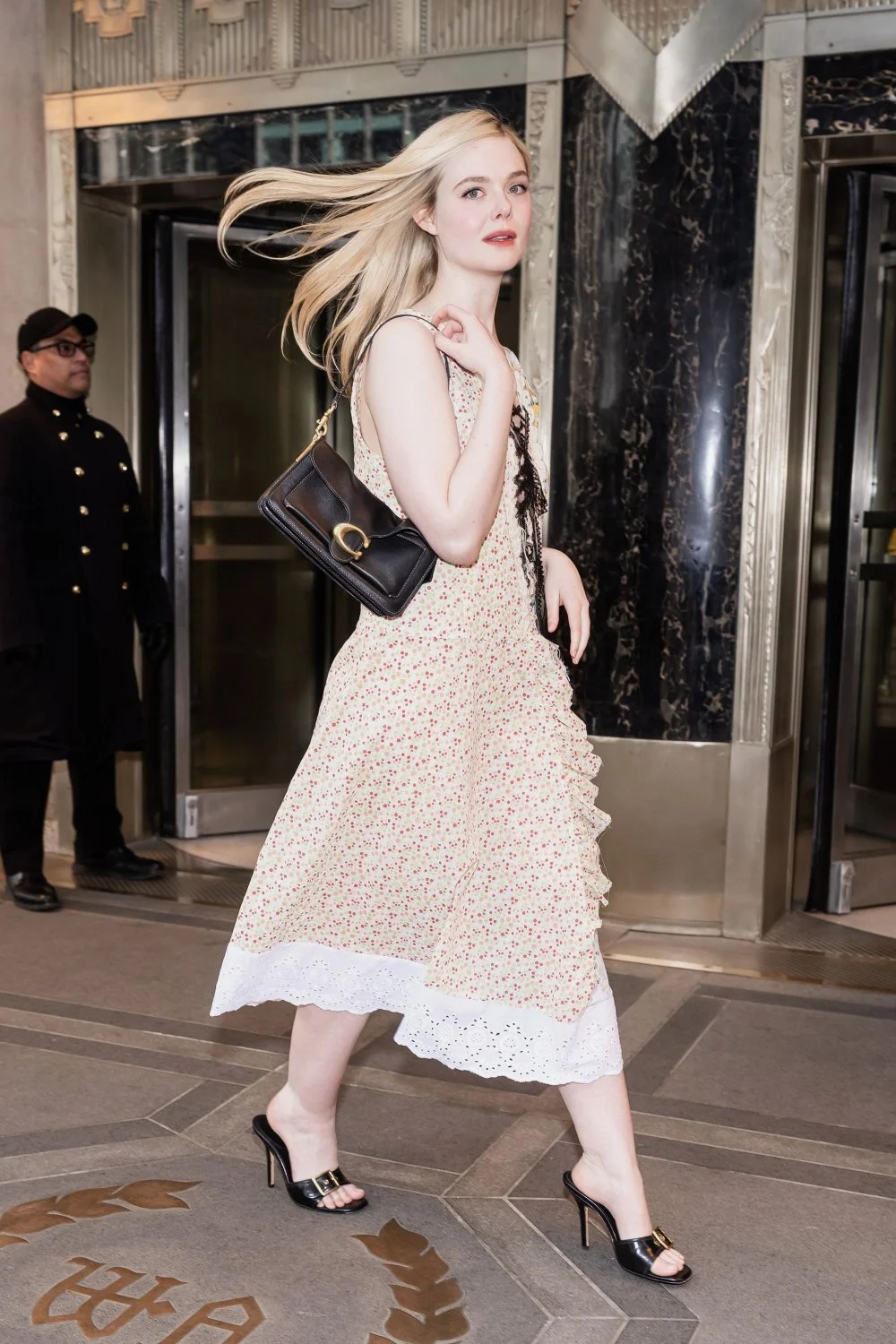 Elle-Fanning-Feet-4387582 (3) image 18