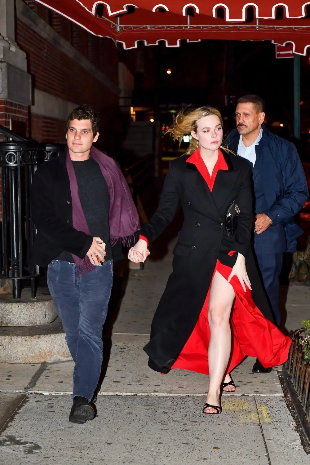 Elle-Fanning-Feet-4387582 (3) image 27