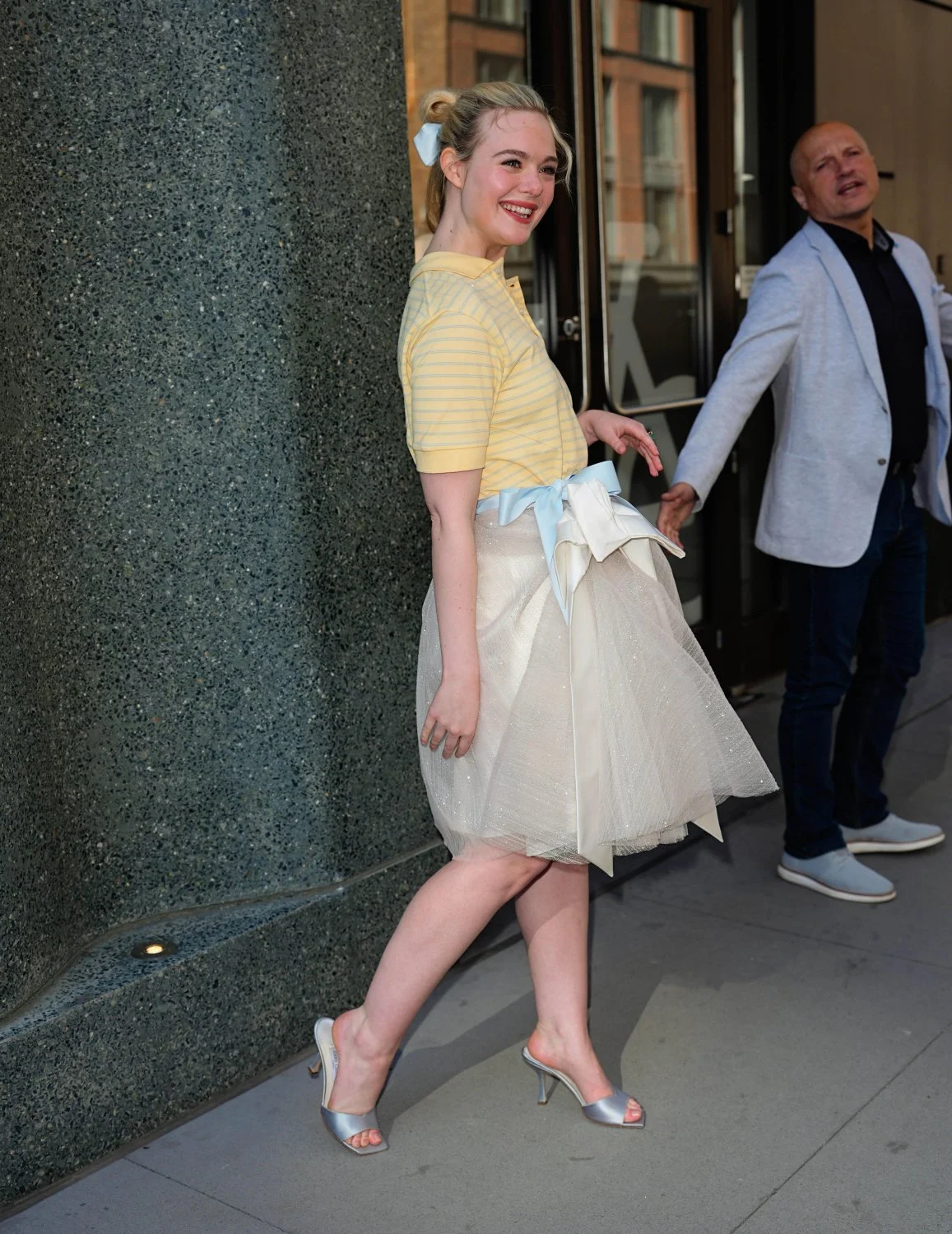 Elle-Fanning-Feet-4387582 (3) image 40