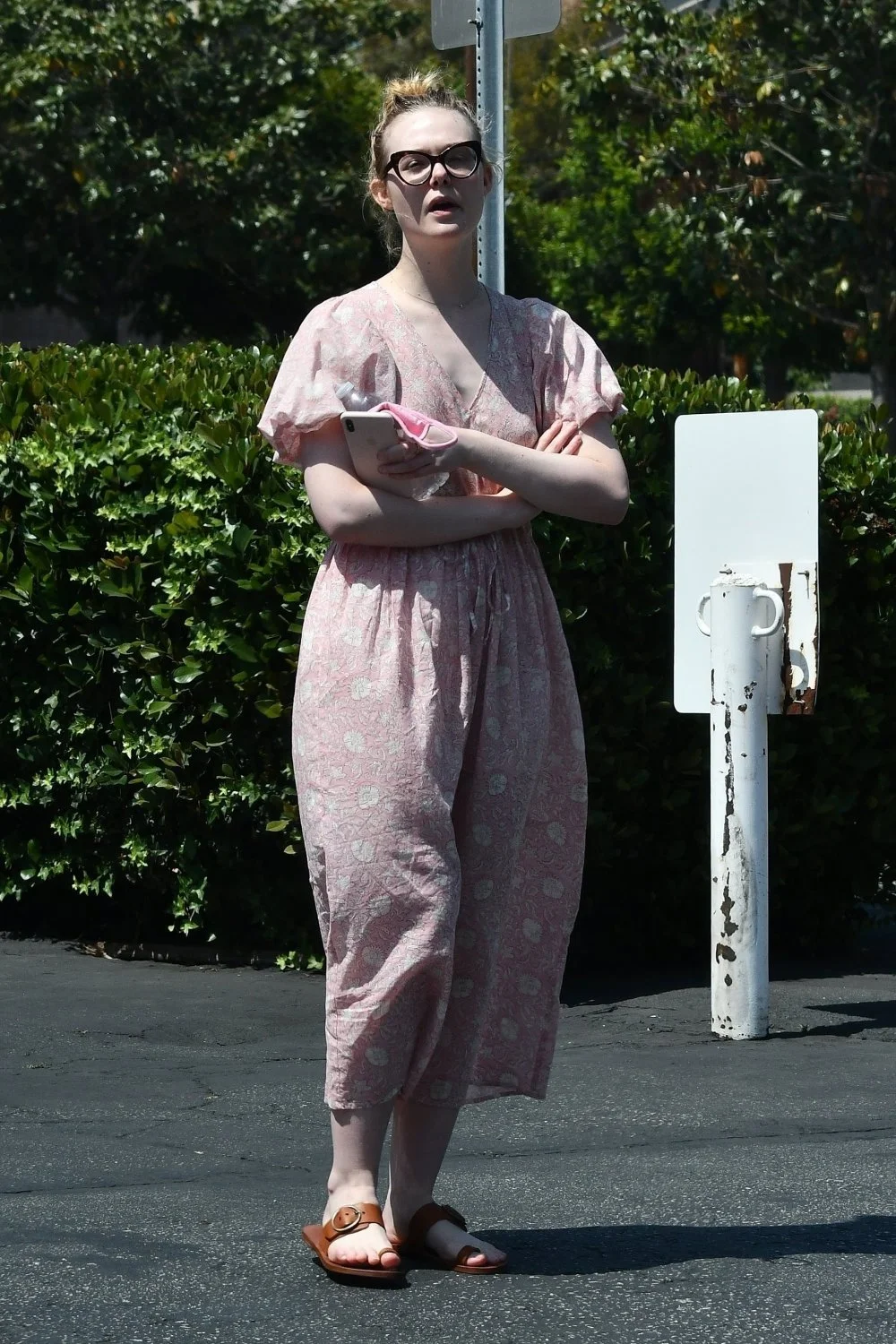Elle-Fanning-Feet-4387582 (3) image 5