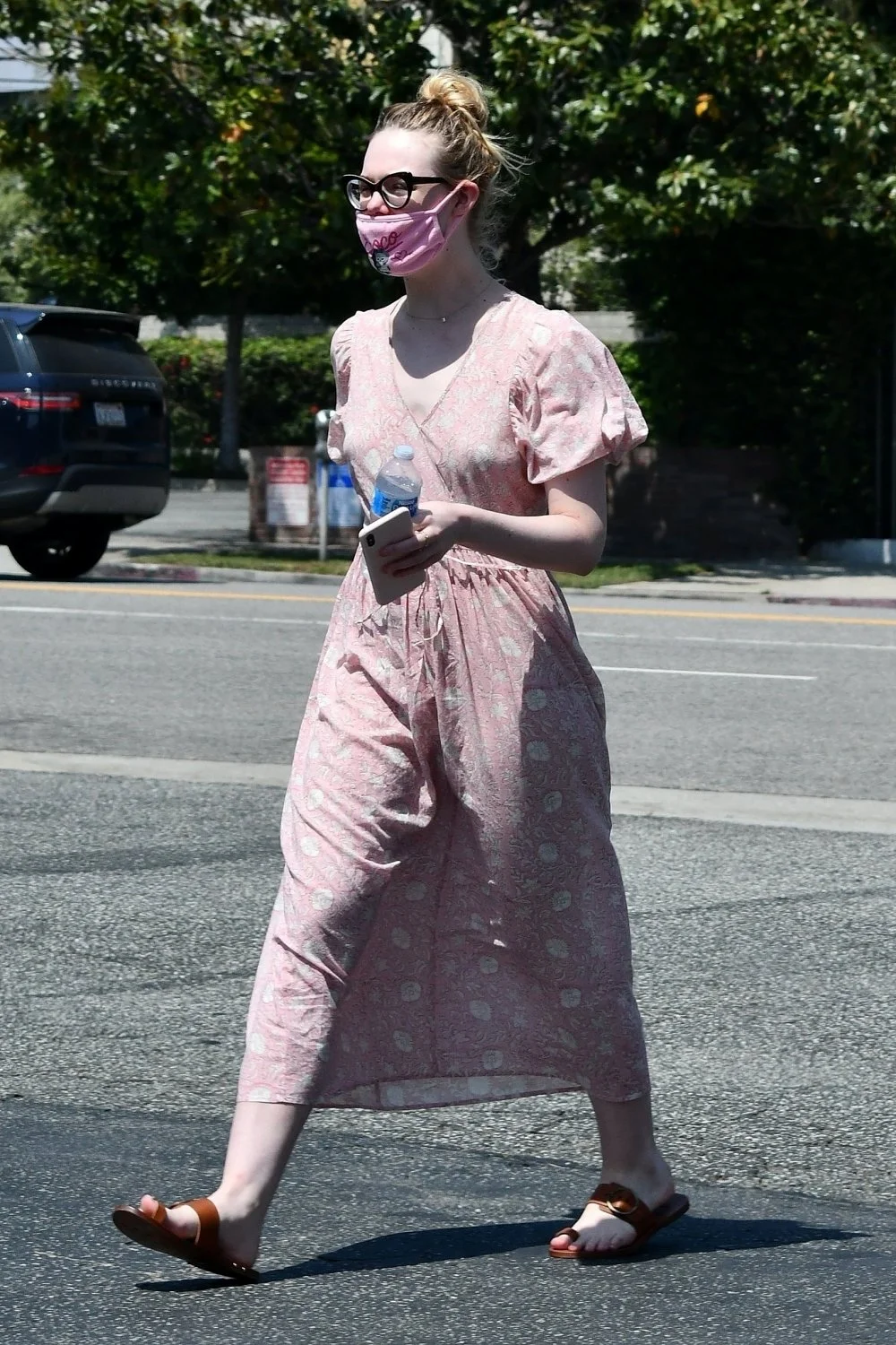 Elle-Fanning-Feet-4387582 (3) image 7