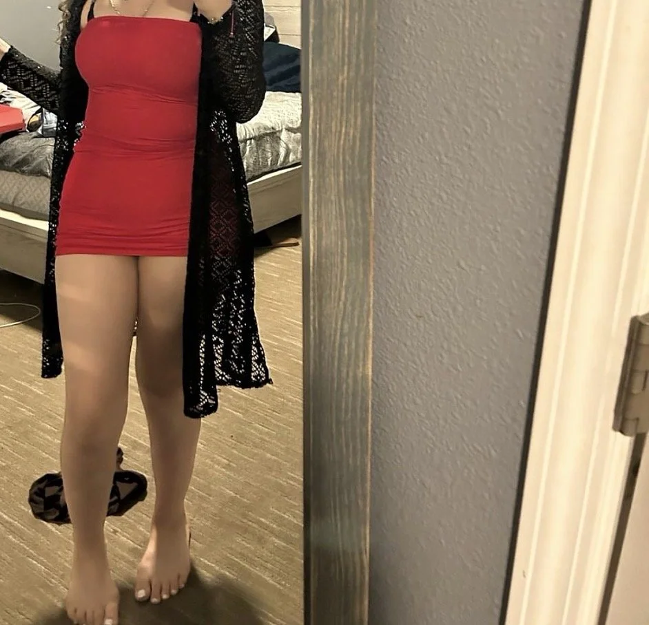 Who wantsss to pay for my toes I want French tipssss main image