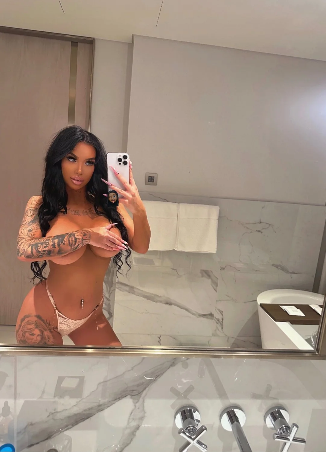 Huge perfect tits on this model - Iq image 6
