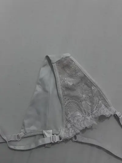 Gozando na calcinha da cunhadinha e da sogra cover image