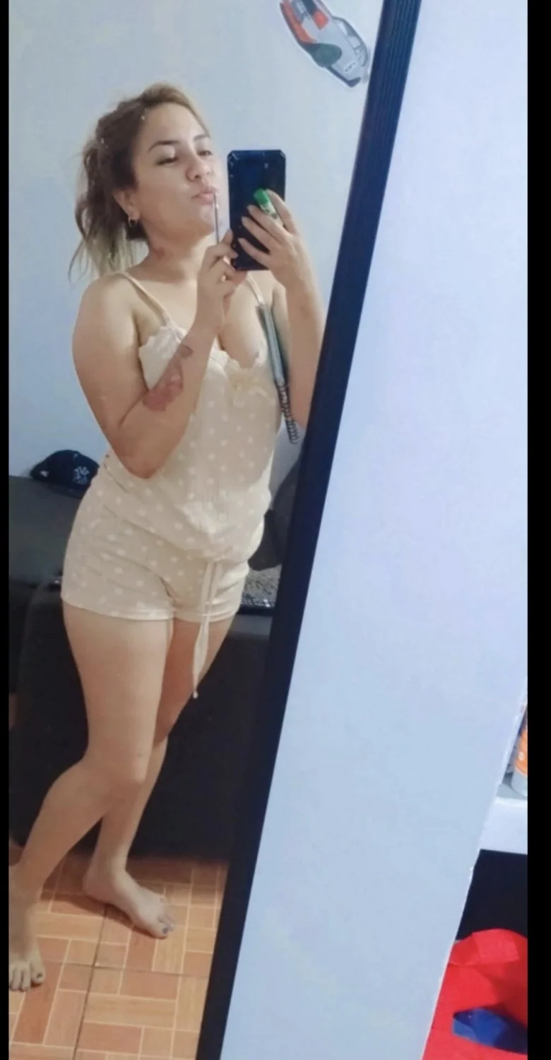 Lizeth B image 9