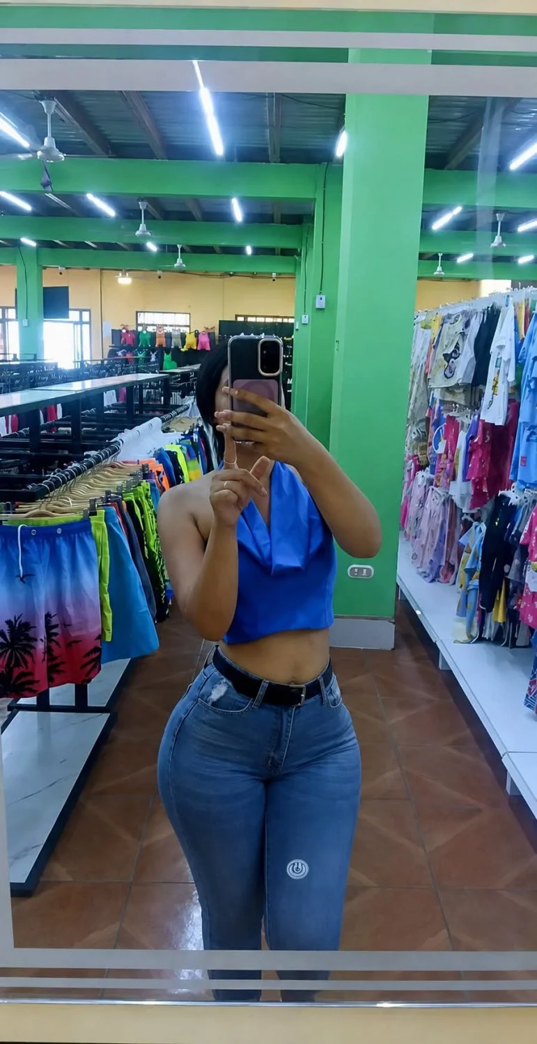 La puta vecina deliciosa de la colonia es follada por dinero image 5