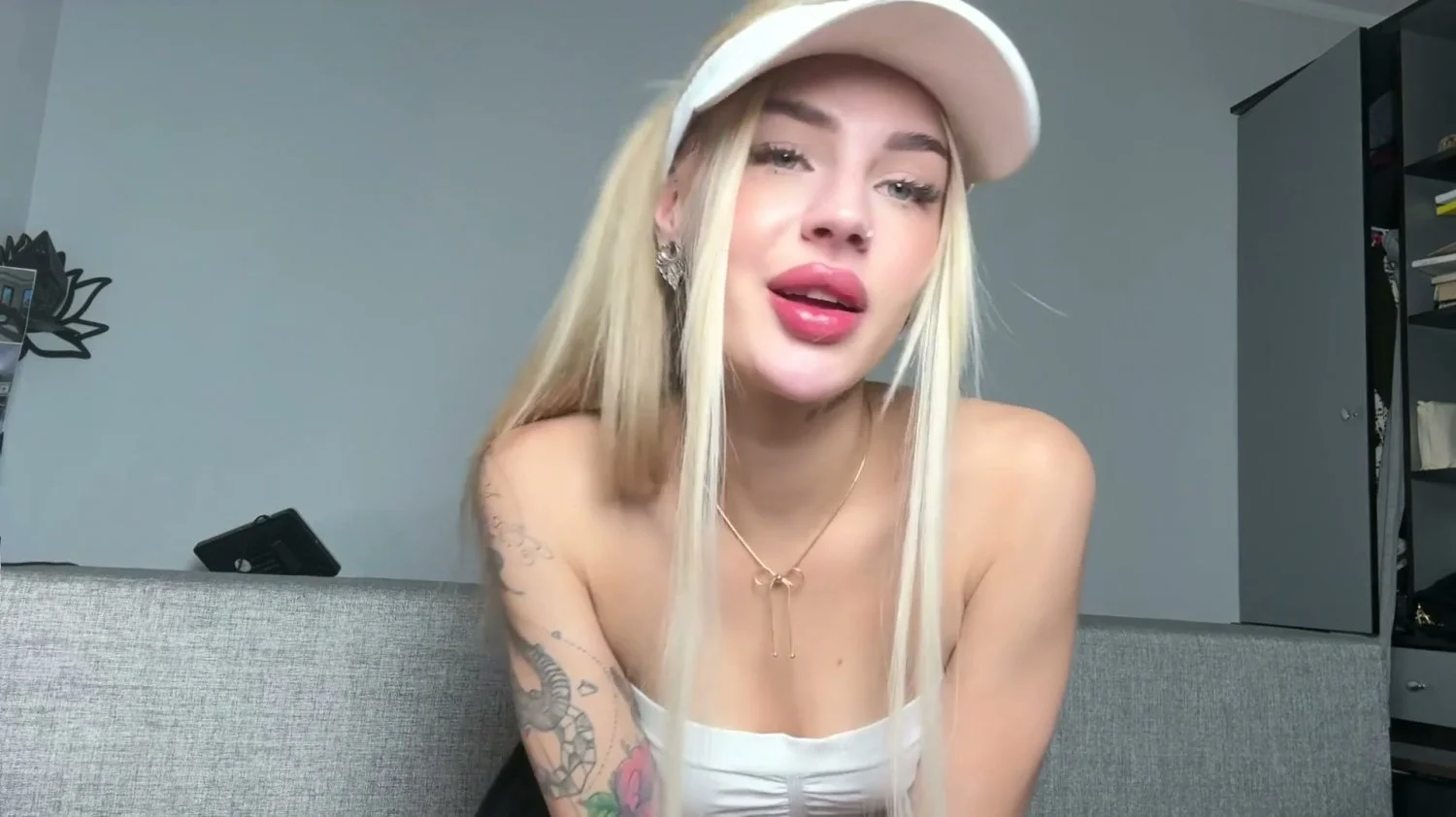 🔞 wet busty pussy masturbating horny nude slut 🫦💦 My OF image 4