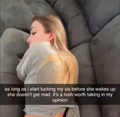 Fudendo irmã no sofá enquanto ela dorme cover image