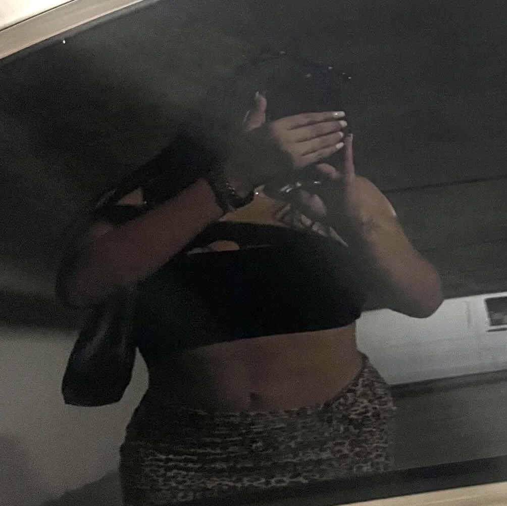 This Latina milf slut is sexy image 3