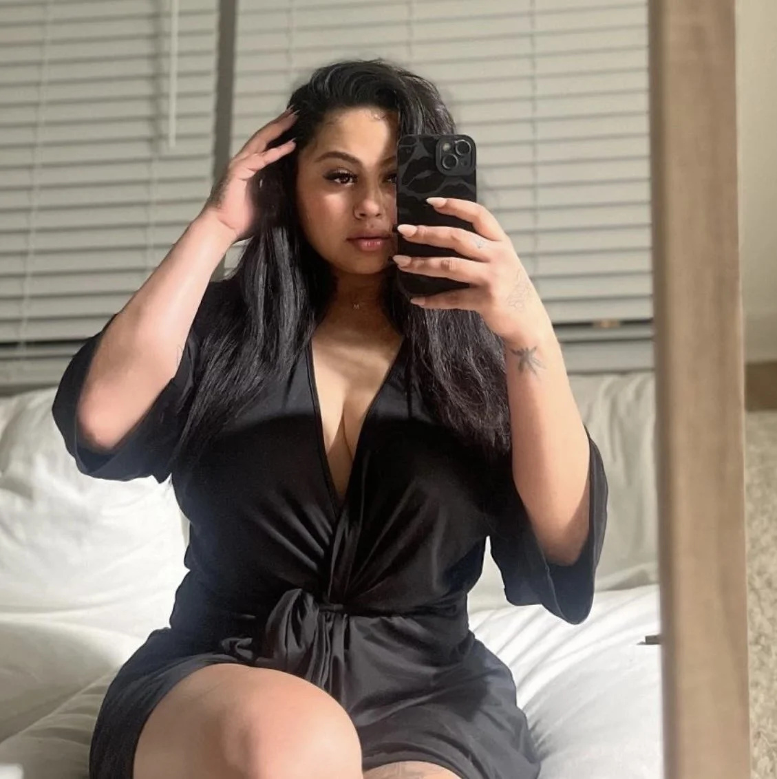 This Latina milf slut is sexy image 8