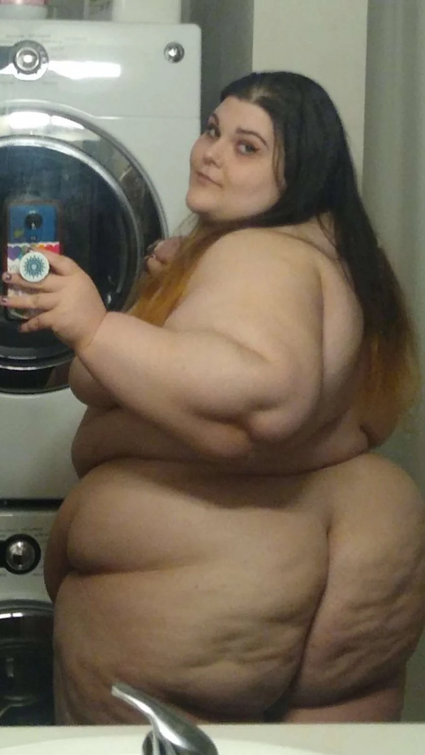 April showing her fat ass for me image 2