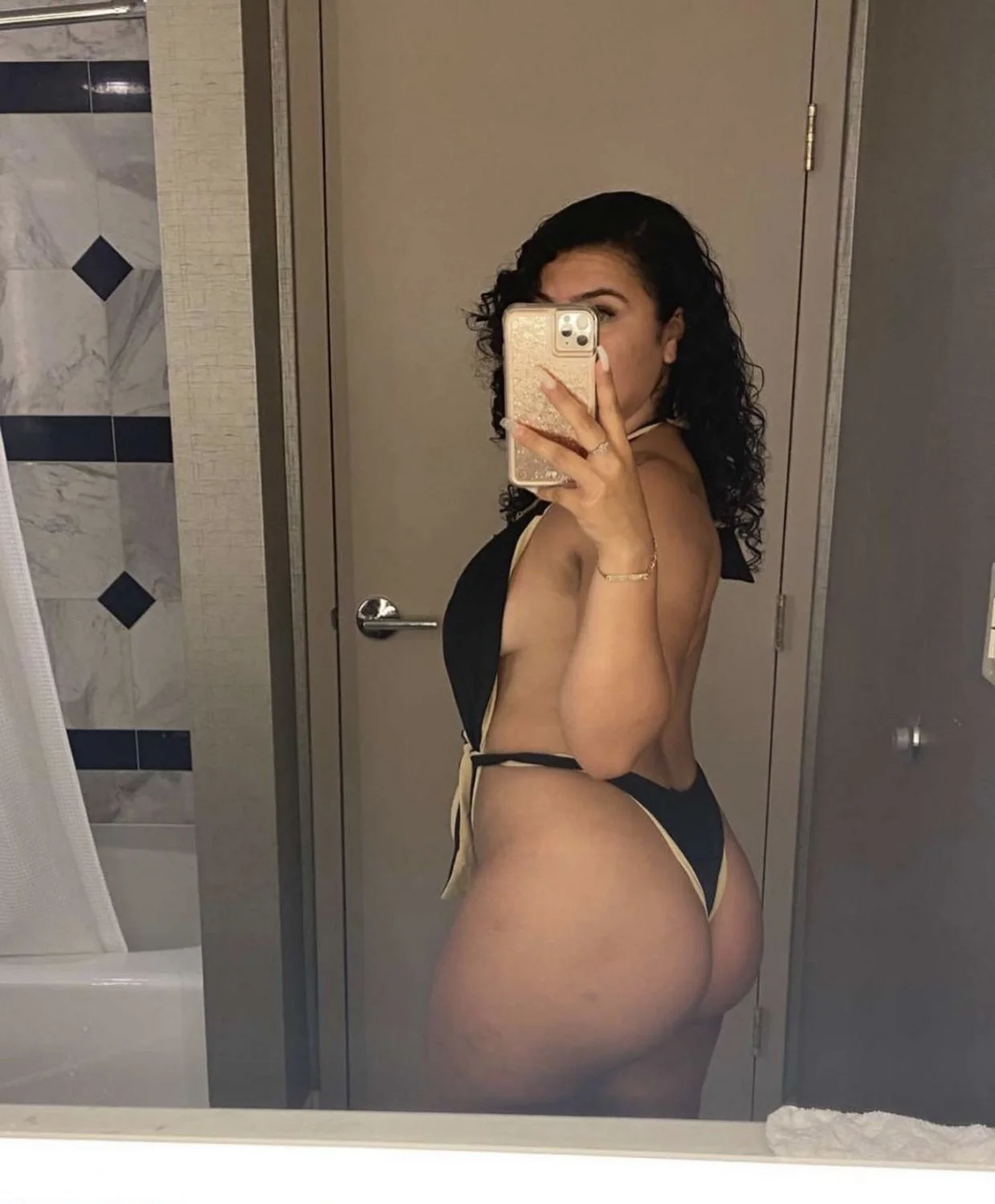 Thick Latina image 5