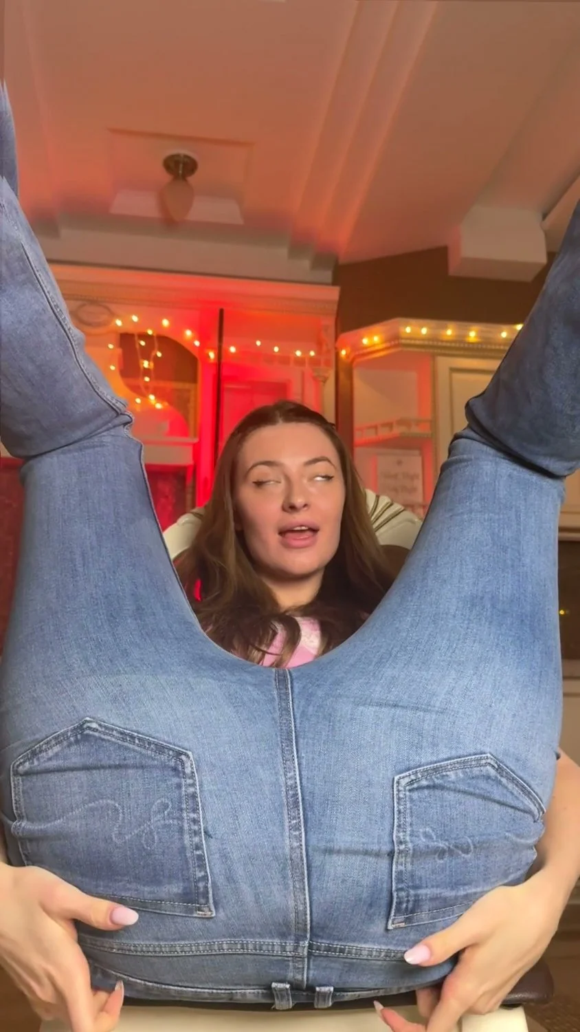 🔞 busty slut perfect ass pussy eating nude tight pussy 😈🍑 OF image 1