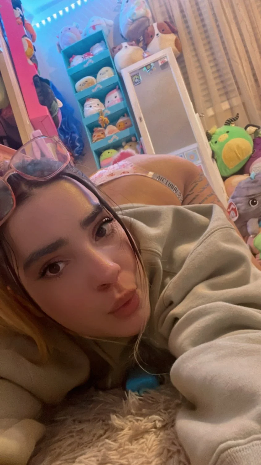 Slutty sis Esmeralda being a webslut image 22