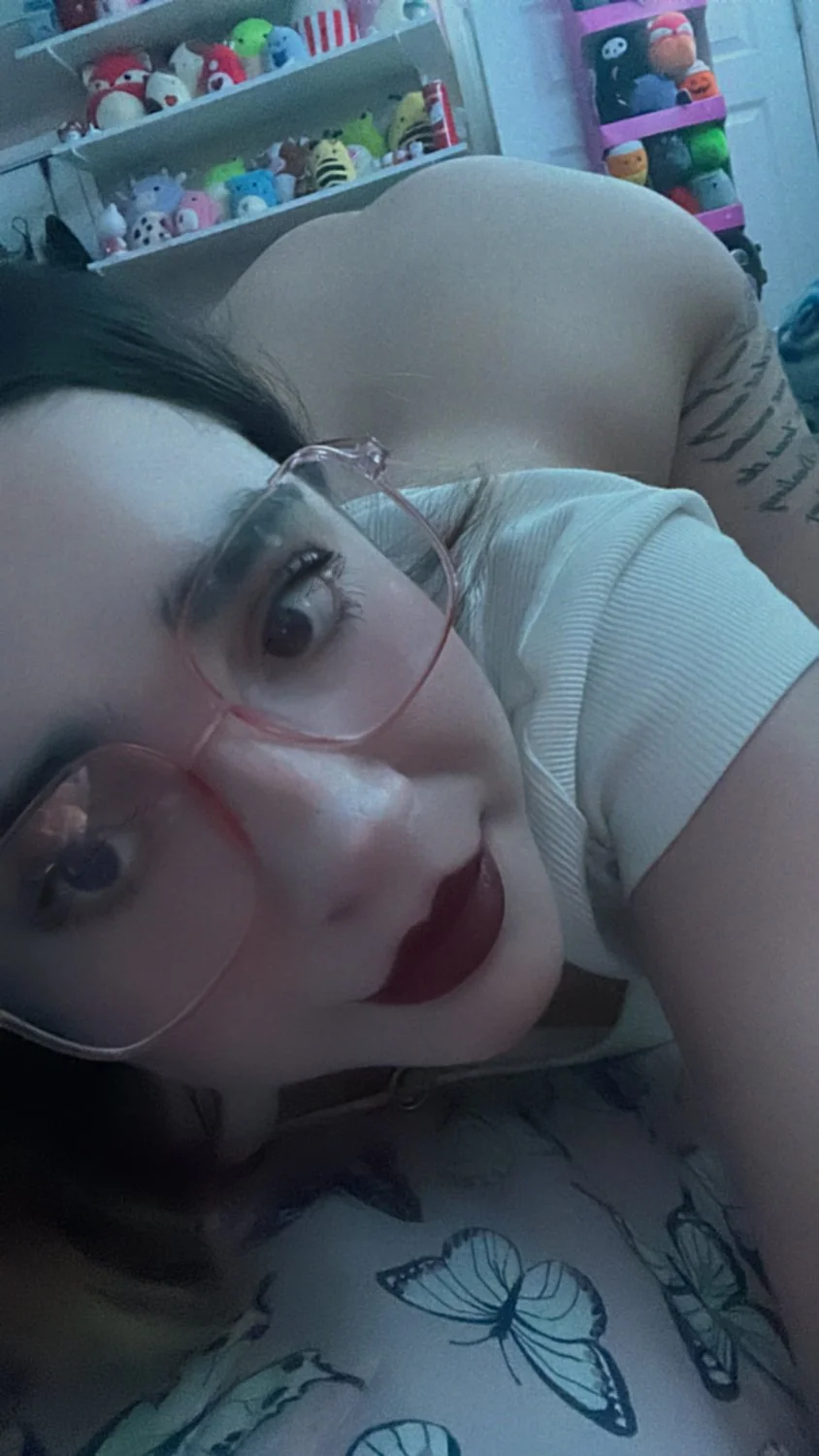 Slutty sis Esmeralda being a webslut image 9