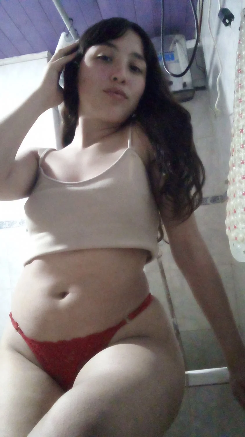 Hermosa pendeja putita image 1